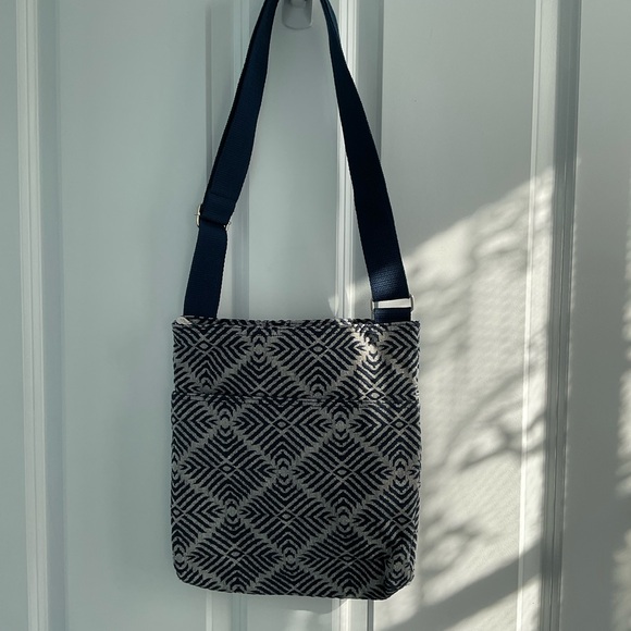 thirty-one Handbags - Thirty-One Stylish Navy and Gray Patterned Women's Brocade Crossbody Bag